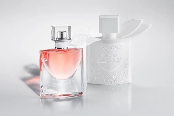 Custom perfume bottle case, clear glass and sustainable materials for high-end eco-packaging solutions, low MOQ available.